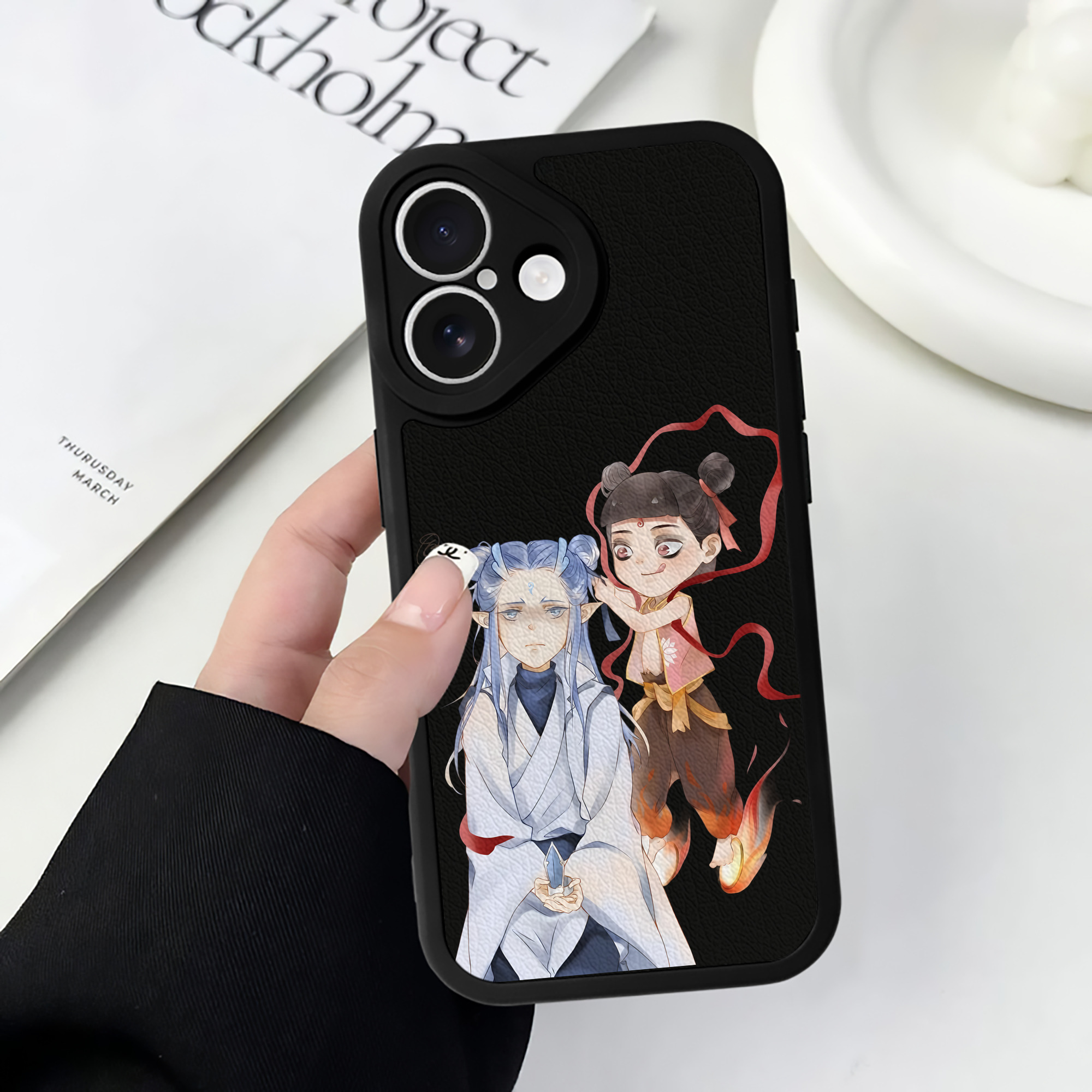 （画像用） Ne Zha 2 ナタ 魔童の大暴れ 【iPhone 16シリーズ対応】シリコンスマホケース（レザー調） 材質：シリコン